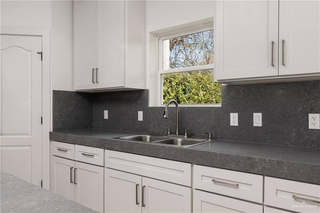 2339 S 42nd Ln - Photo 5 of 18