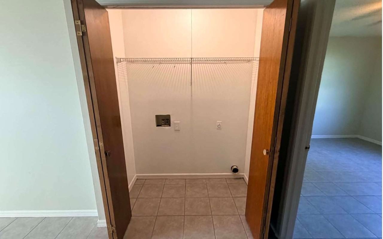 3750 Nw Huntsboro St Apt 102 - Photo 4 of 7