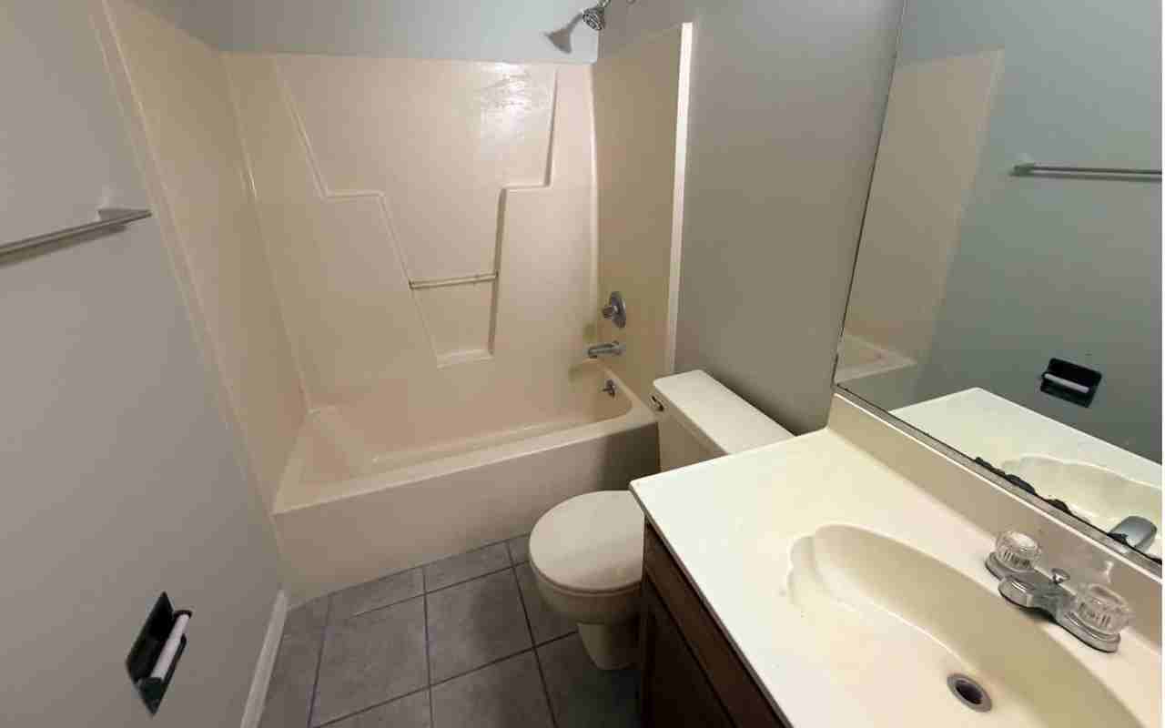 3750 Nw Huntsboro St Apt 102 - Photo 6 of 7