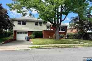 featured image of 2465 Camner St