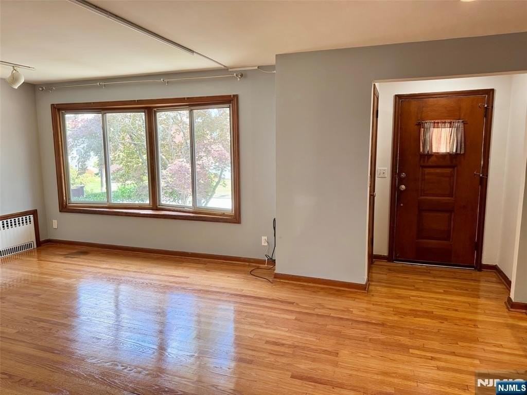 2465 Camner St - Photo 4 of 30