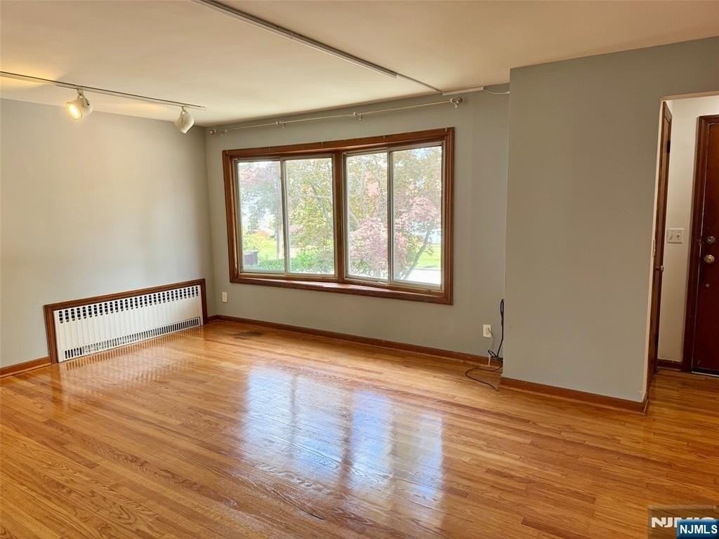 2465 Camner St - Photo 5 of 30