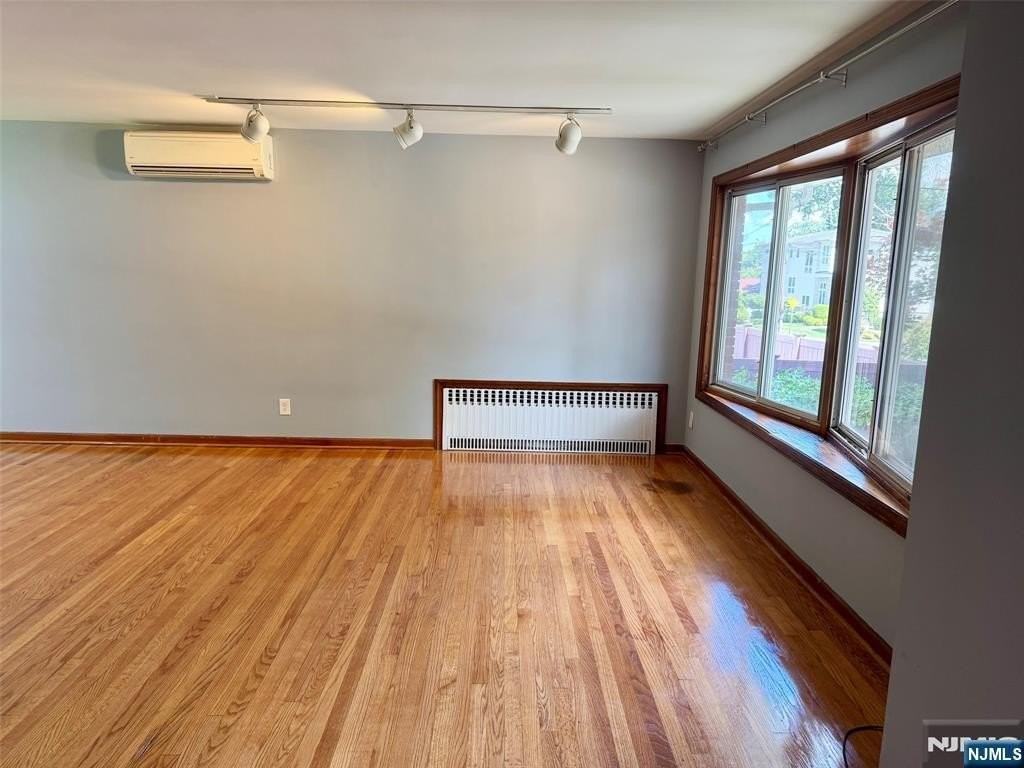 2465 Camner St - Photo 6 of 30