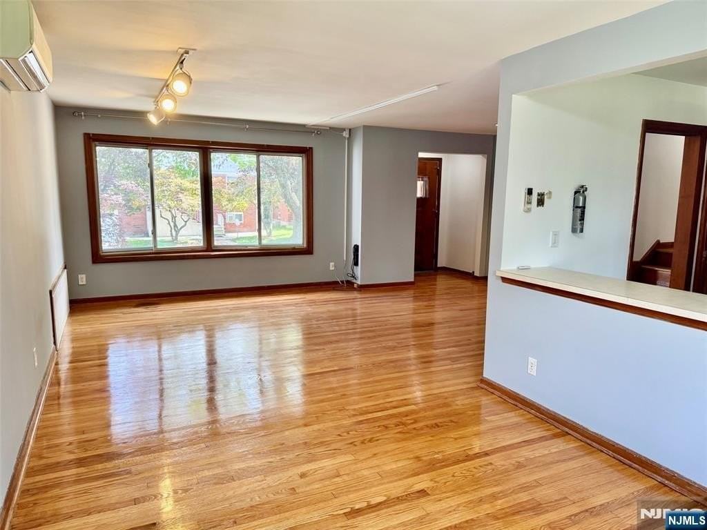 2465 Camner St - Photo 7 of 30