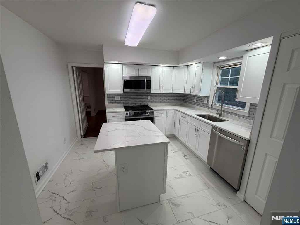 225 Hillside Ave - Photo 5 of 14