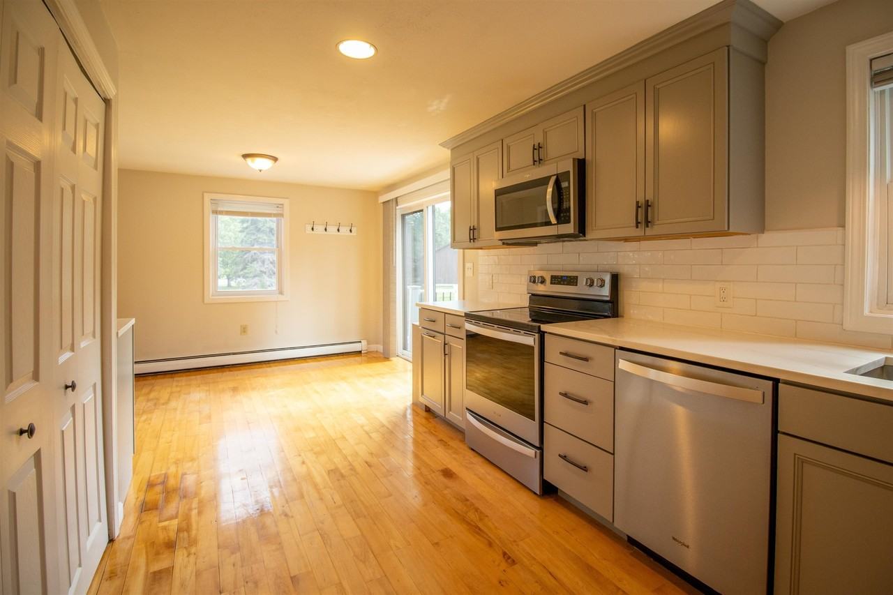 12 Sanderson Rd - Photo 5 of 26
