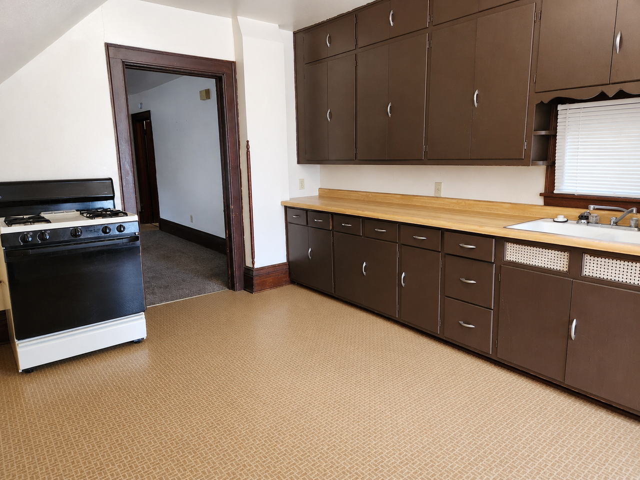 1030 Harvey St #4 - Photo 3 of 14