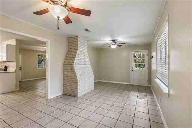 320 Chenel St - Photo 5 of 13