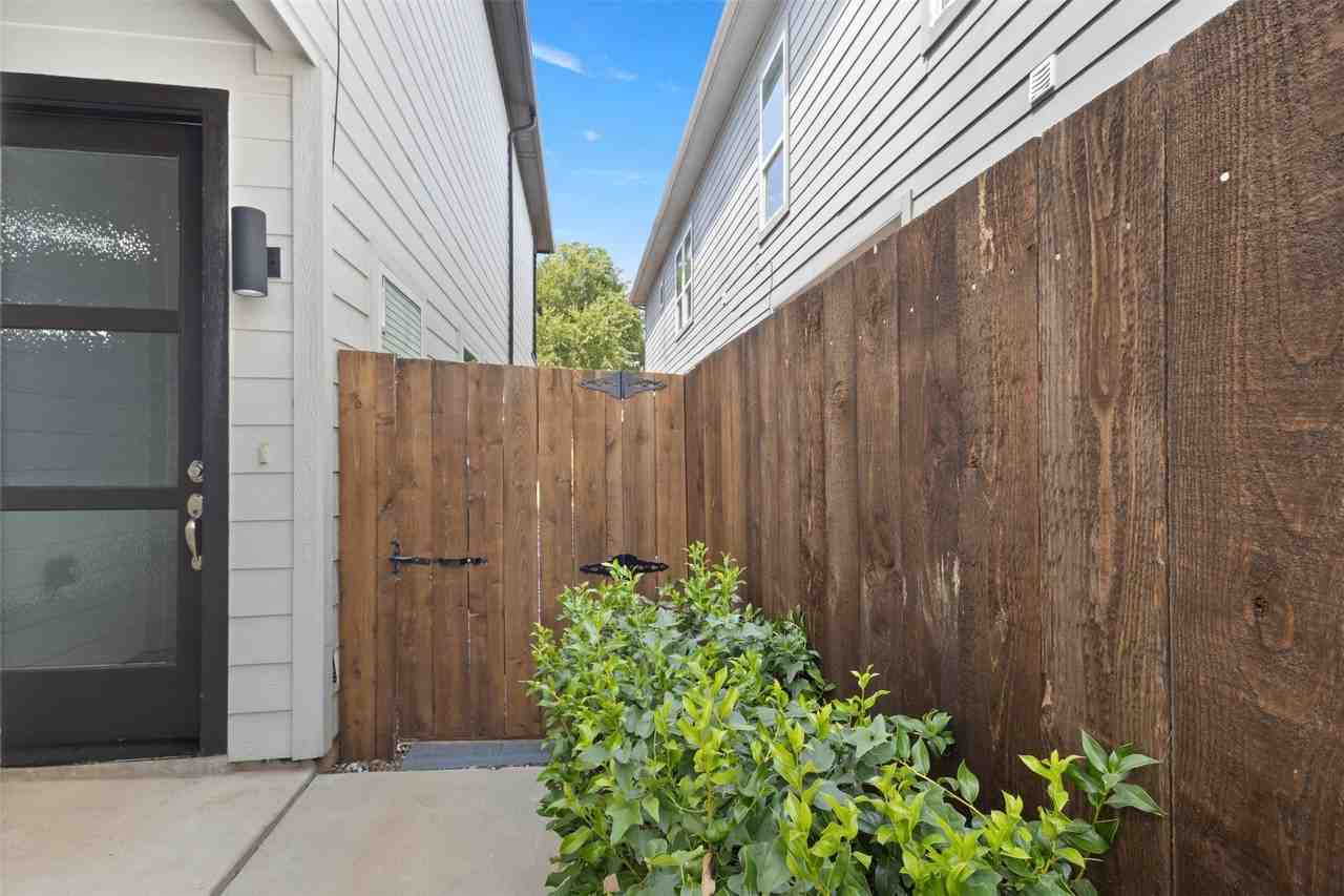 2811 Harston St - Photo 5 of 40