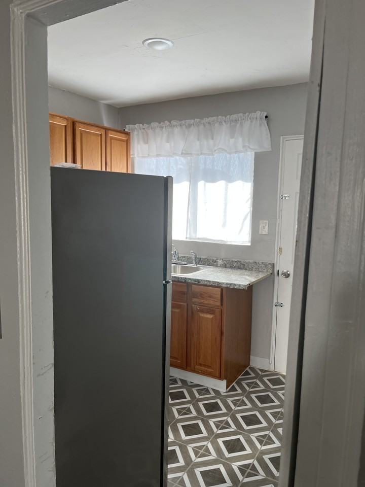 8170 Valley View Dr - Photo 5 of 9
