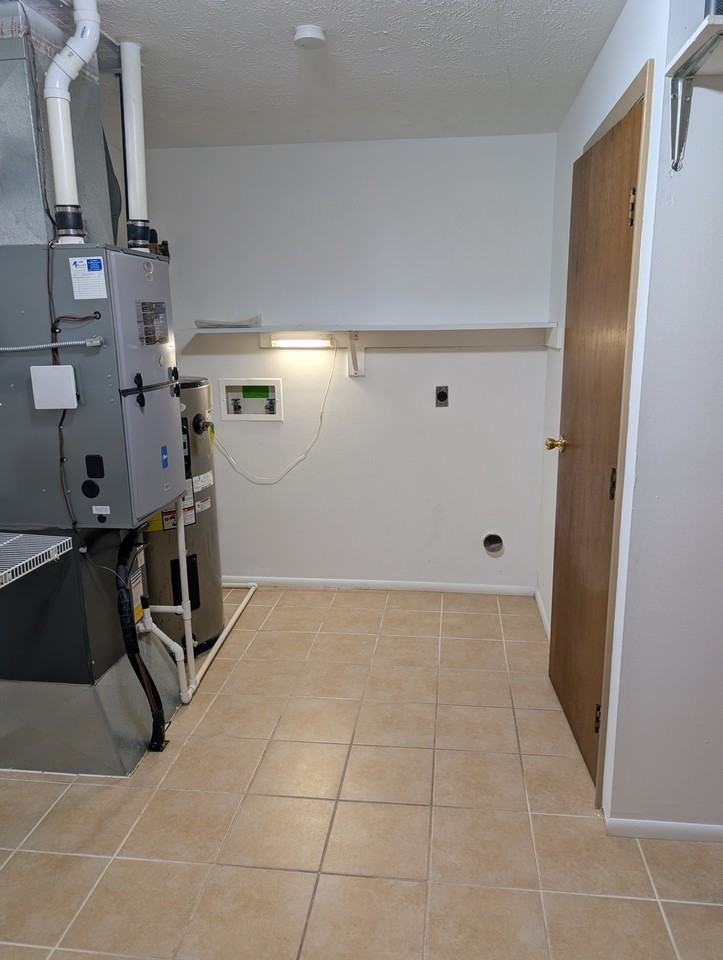 549 Poplar Dr - Photo 6 of 15