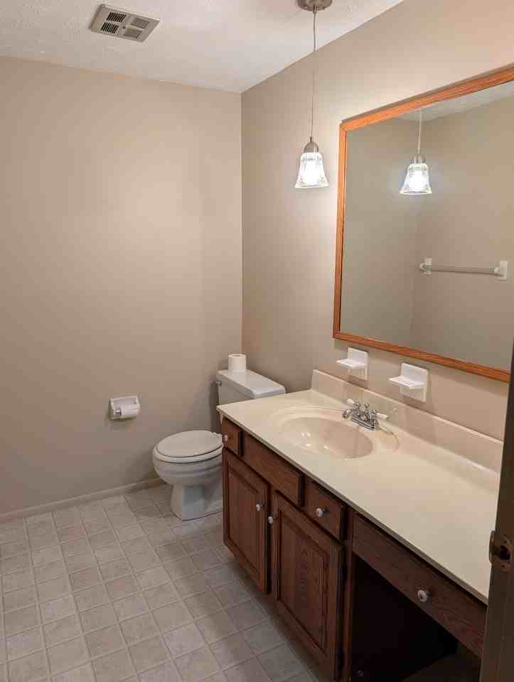 549 Poplar Dr - Photo 7 of 15