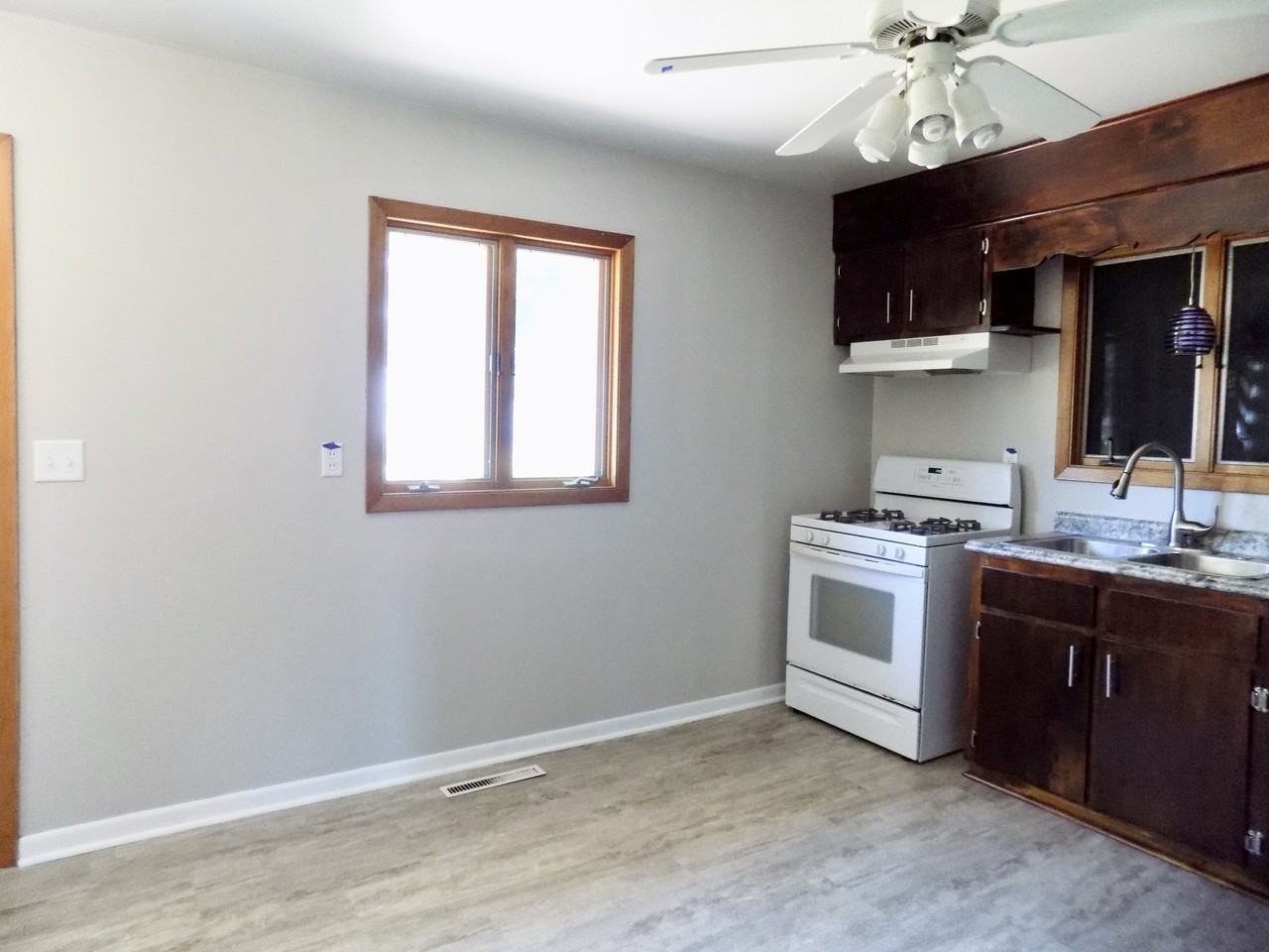7103 Mildred Rd - Photo 3 of 32