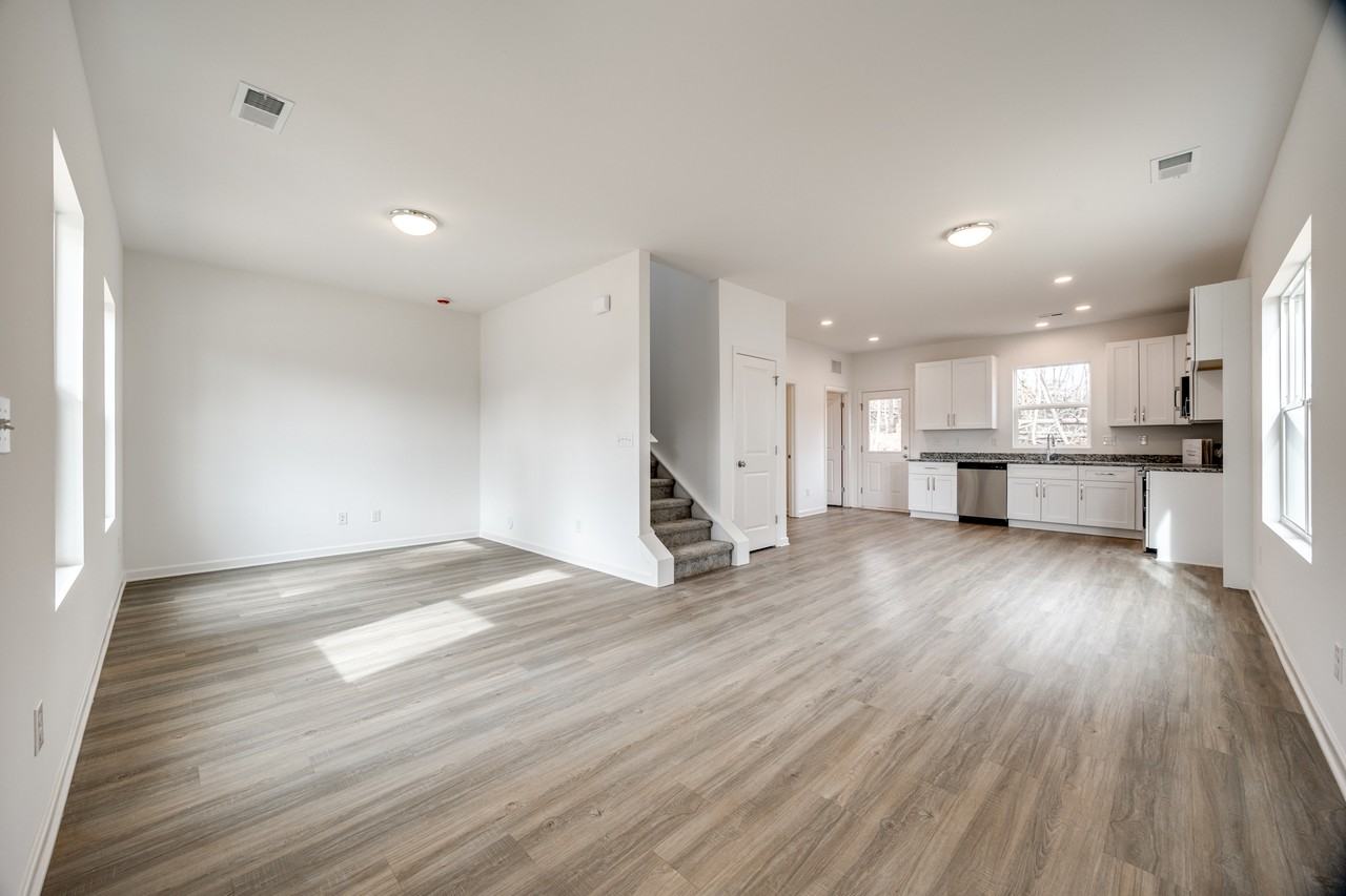 602 W Lewis St - Photo 4 of 14
