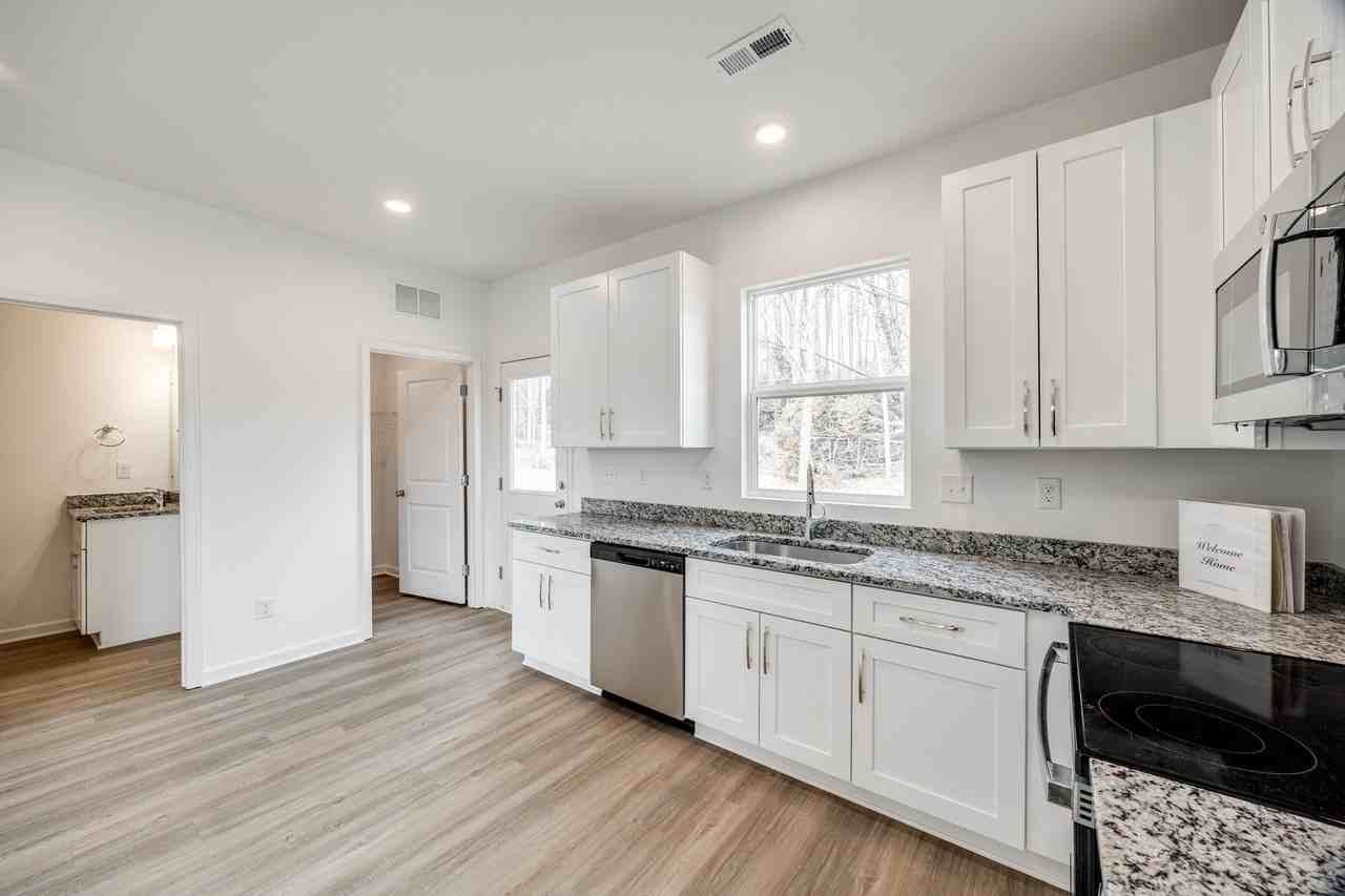 602 W Lewis St - Photo 5 of 14