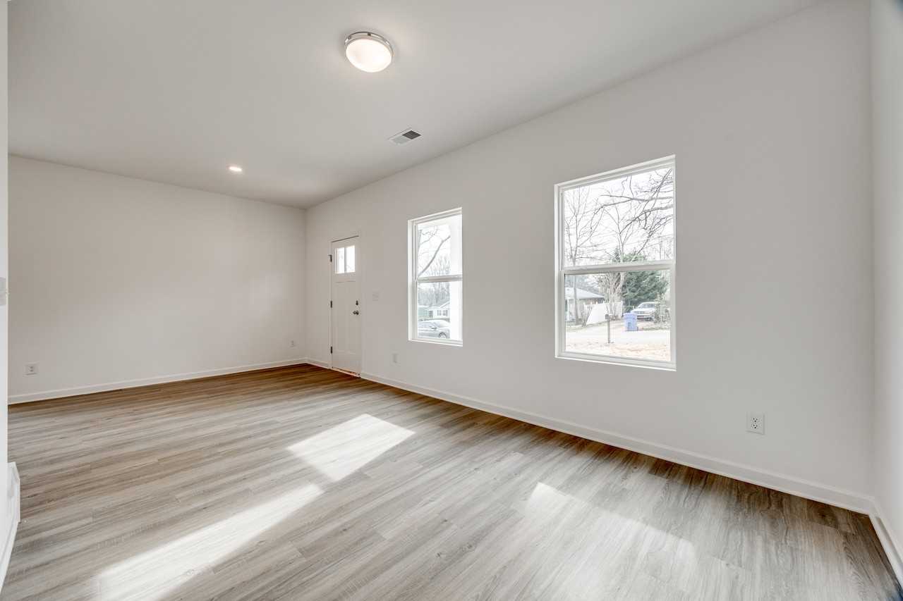 602 W Lewis St - Photo 6 of 14