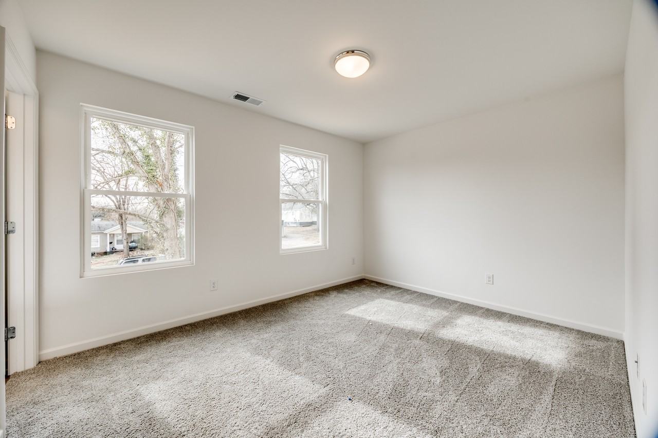 602 W Lewis St - Photo 7 of 14