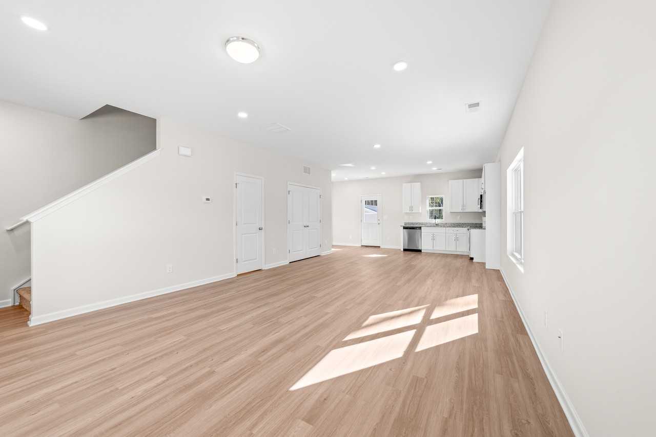 612 W Lewis St - Photo 4 of 21