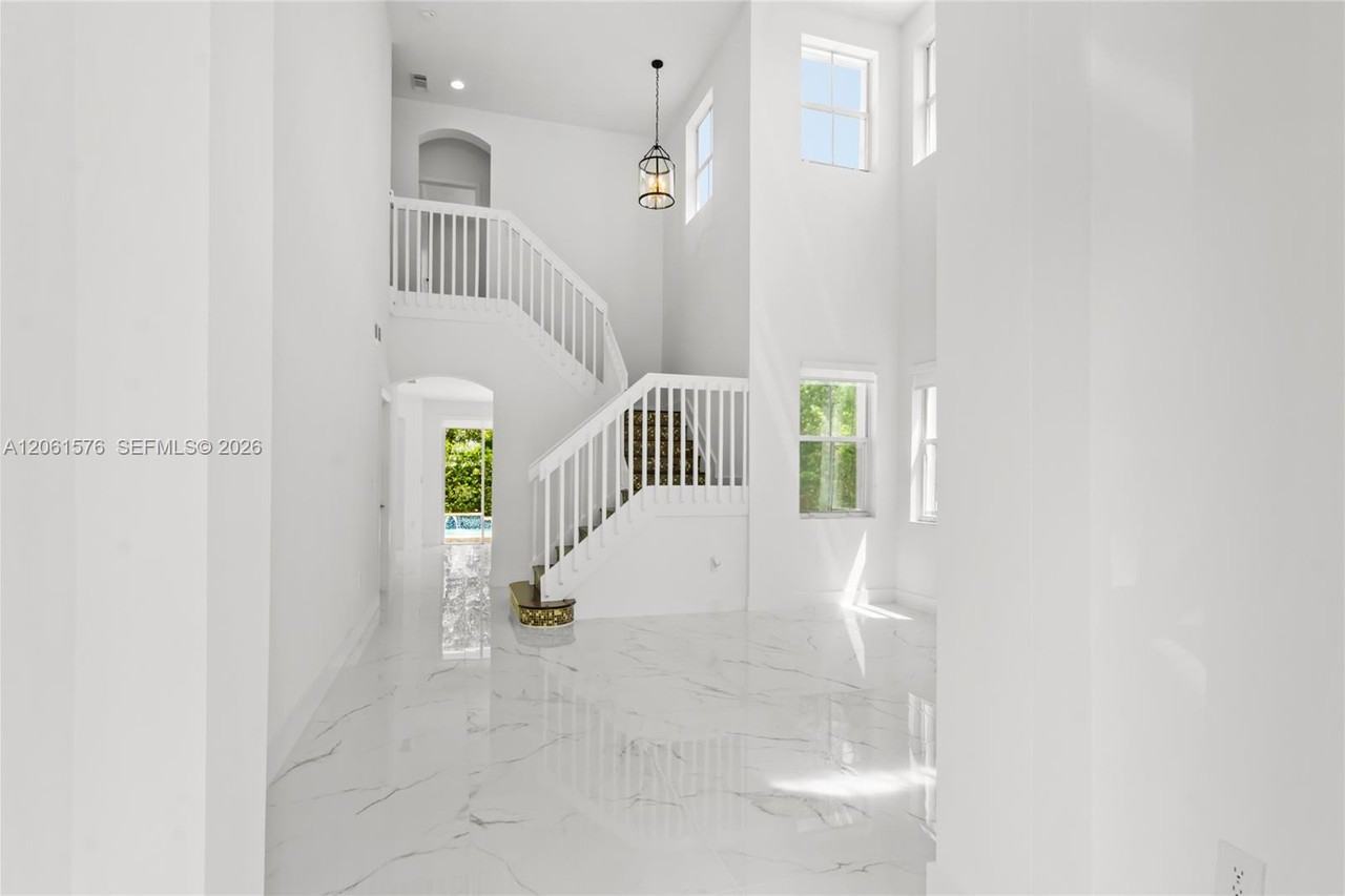 16003 Sw 43rd St - Photo 3 of 35