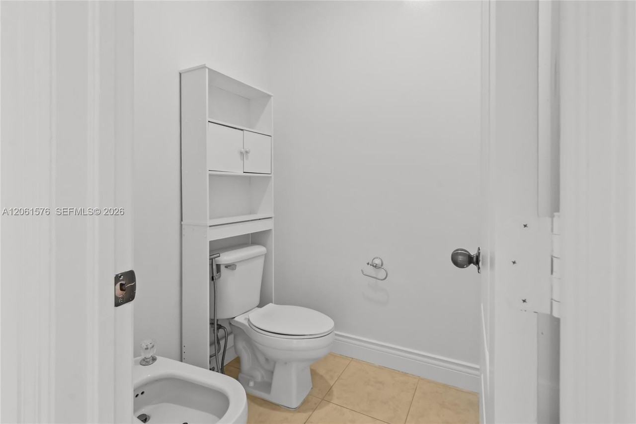 16003 Sw 43rd St - Photo 7 of 35