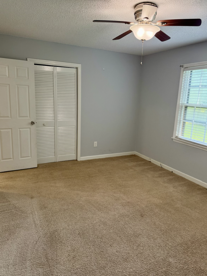 8364 Greenridge Rd - Photo 6 of 36