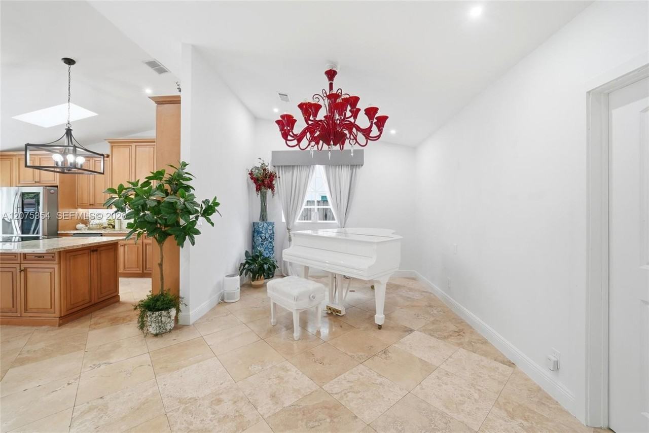12718 Sw 96th Ter - Photo 6 of 31
