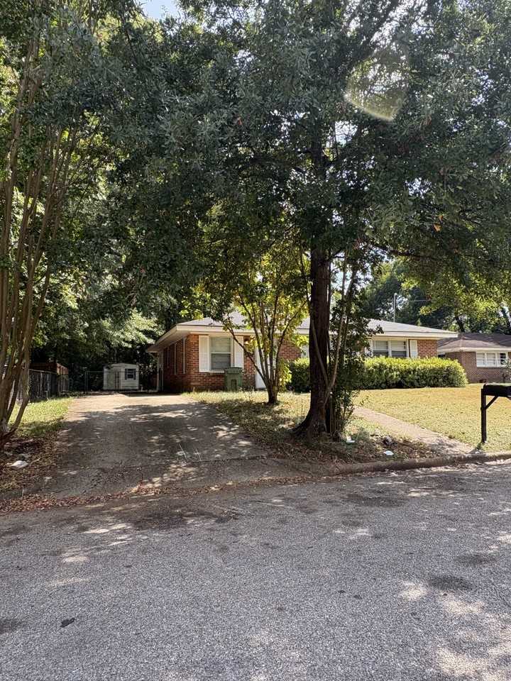 1814 Texas Ct - Photo 2 of 11