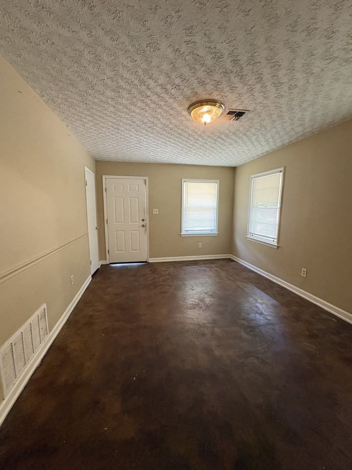 1814 Texas Ct - Photo 4 of 11