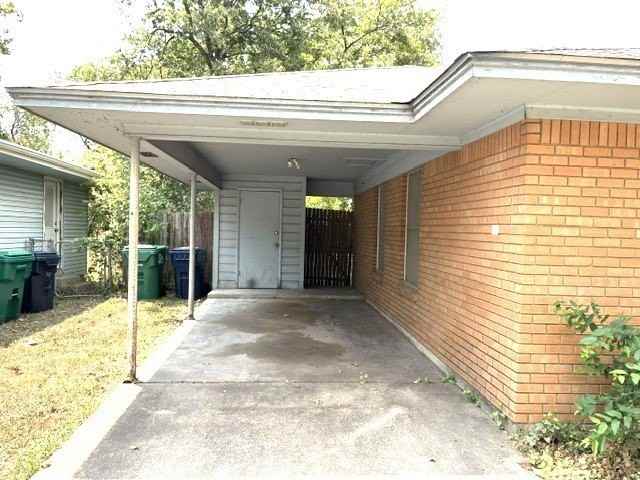 1011 Crescent St - Photo 2 of 10