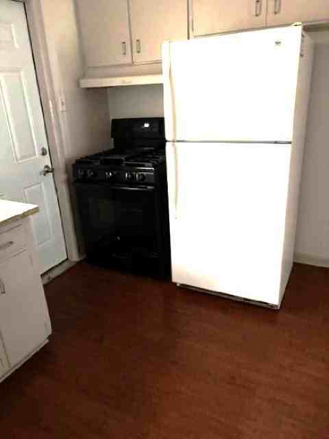 1011 Crescent St - Photo 4 of 10