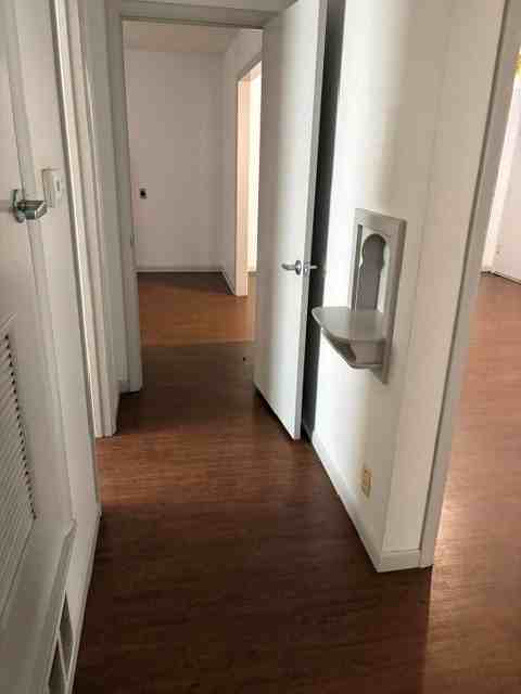 1011 Crescent St - Photo 6 of 10