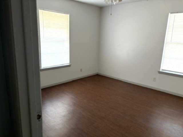 1011 Crescent St - Photo 7 of 10