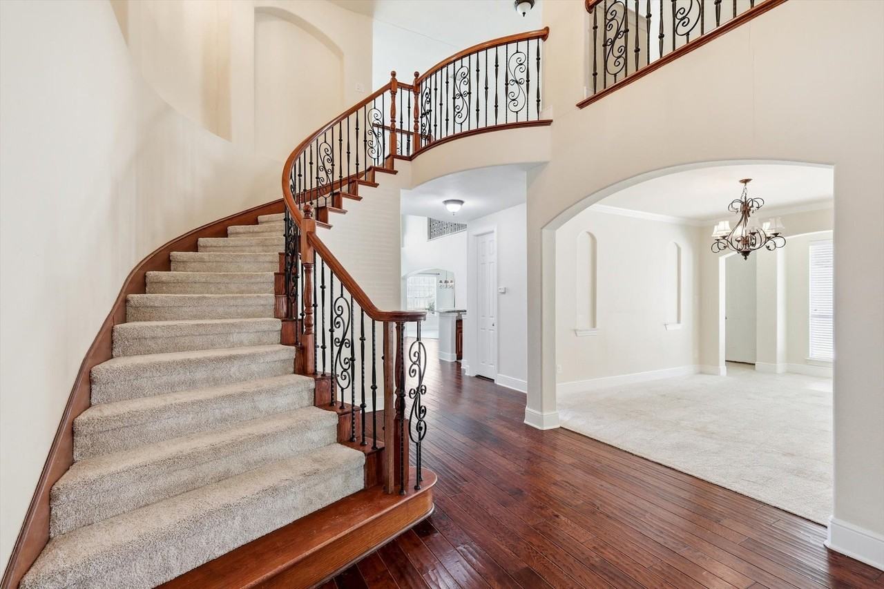 509 Wentworth Ln - Photo 6 of 40