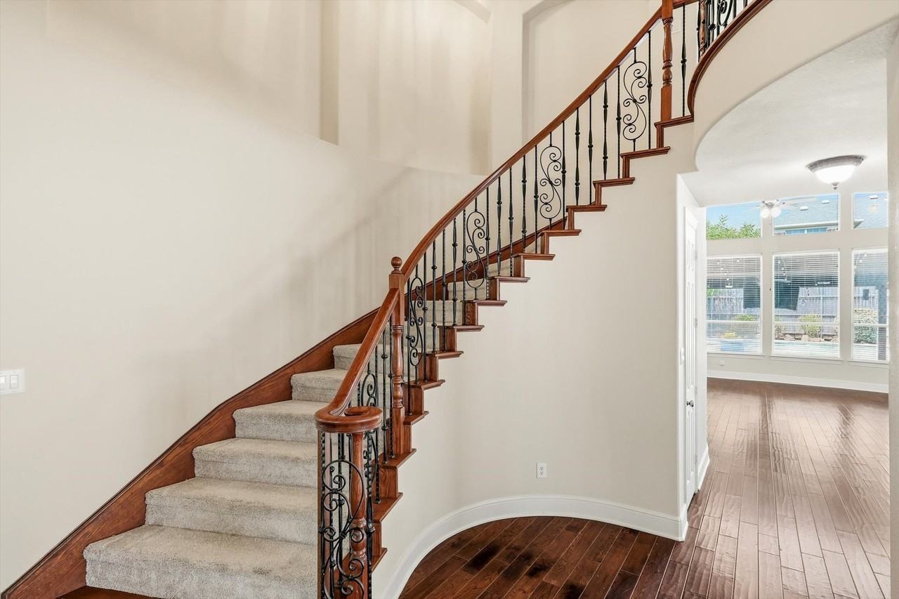 509 Wentworth Ln - Photo 7 of 40
