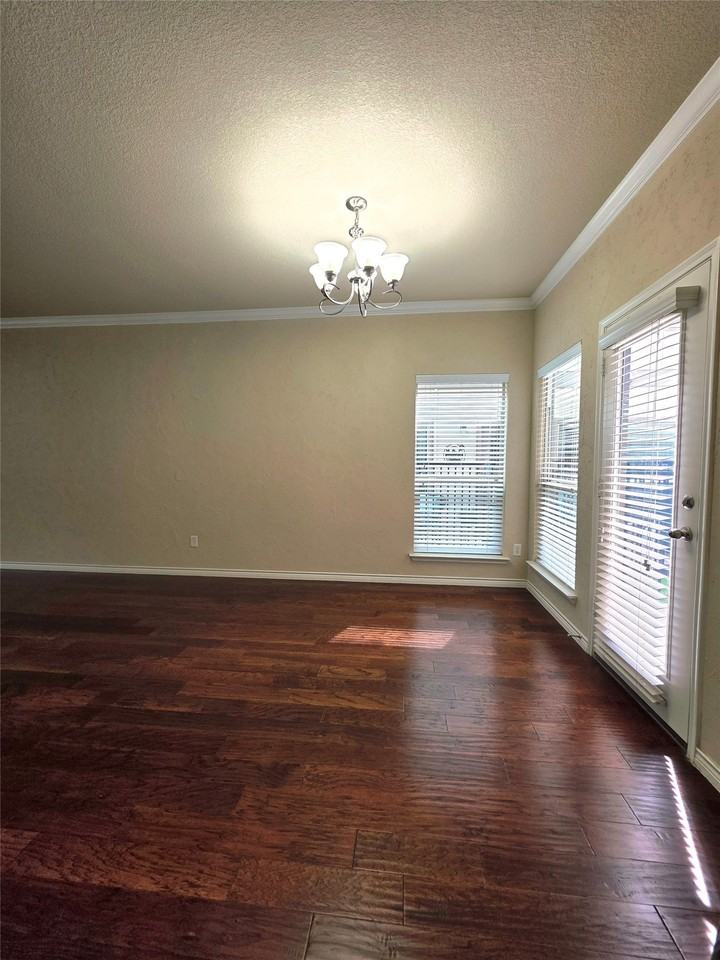 8717 Whitehead St - Photo 6 of 36