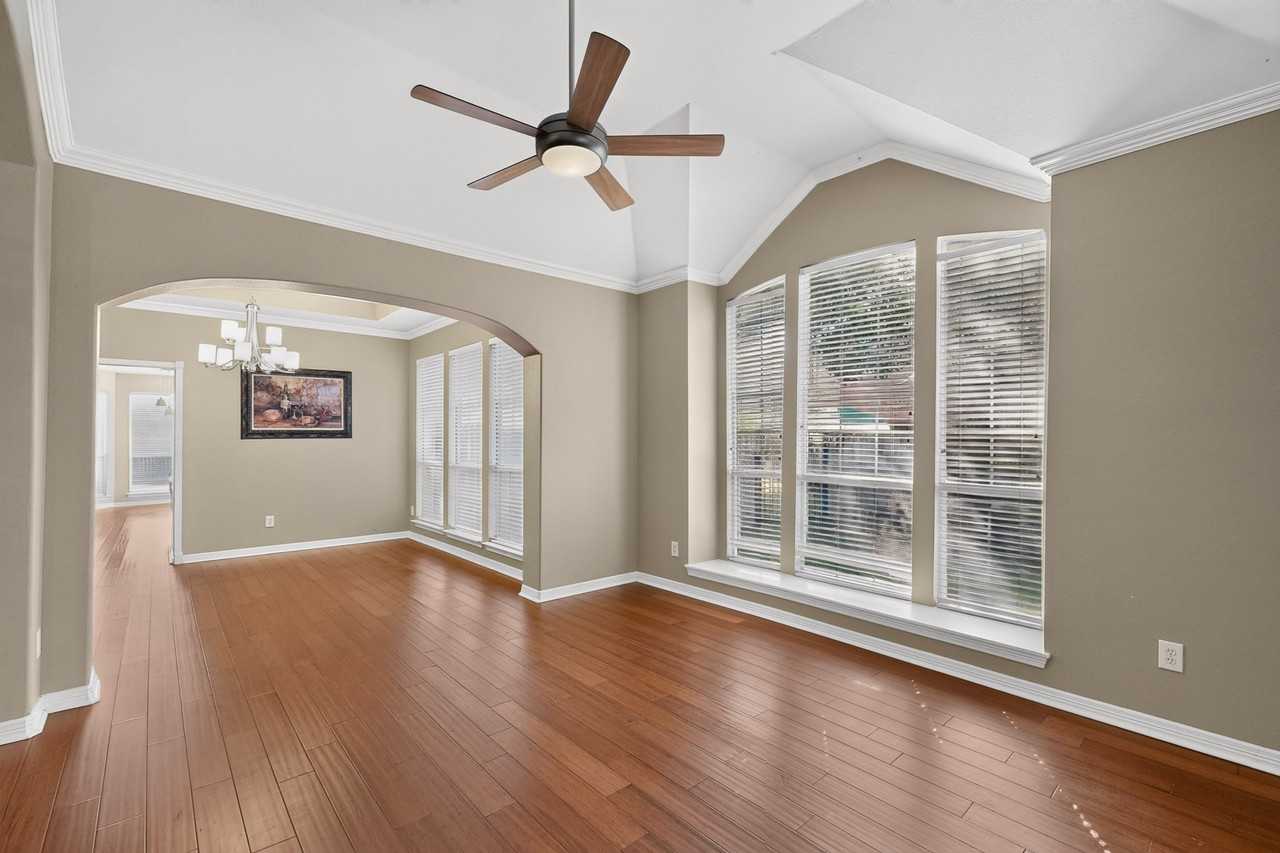 713 Mockingbird Ct - Photo 6 of 40