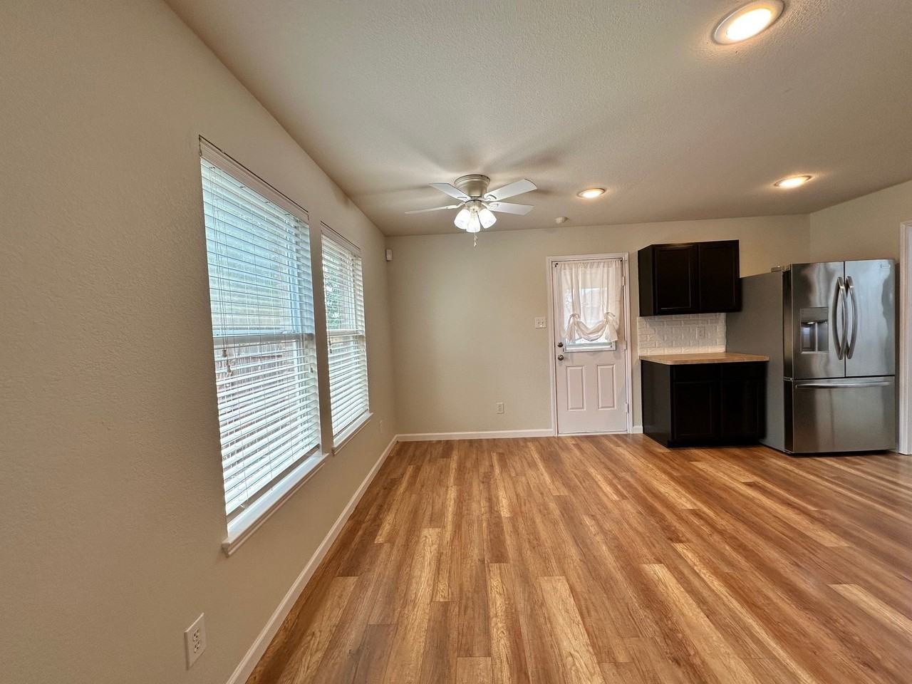 5733 Mirror Ridge Dr - Photo 5 of 18