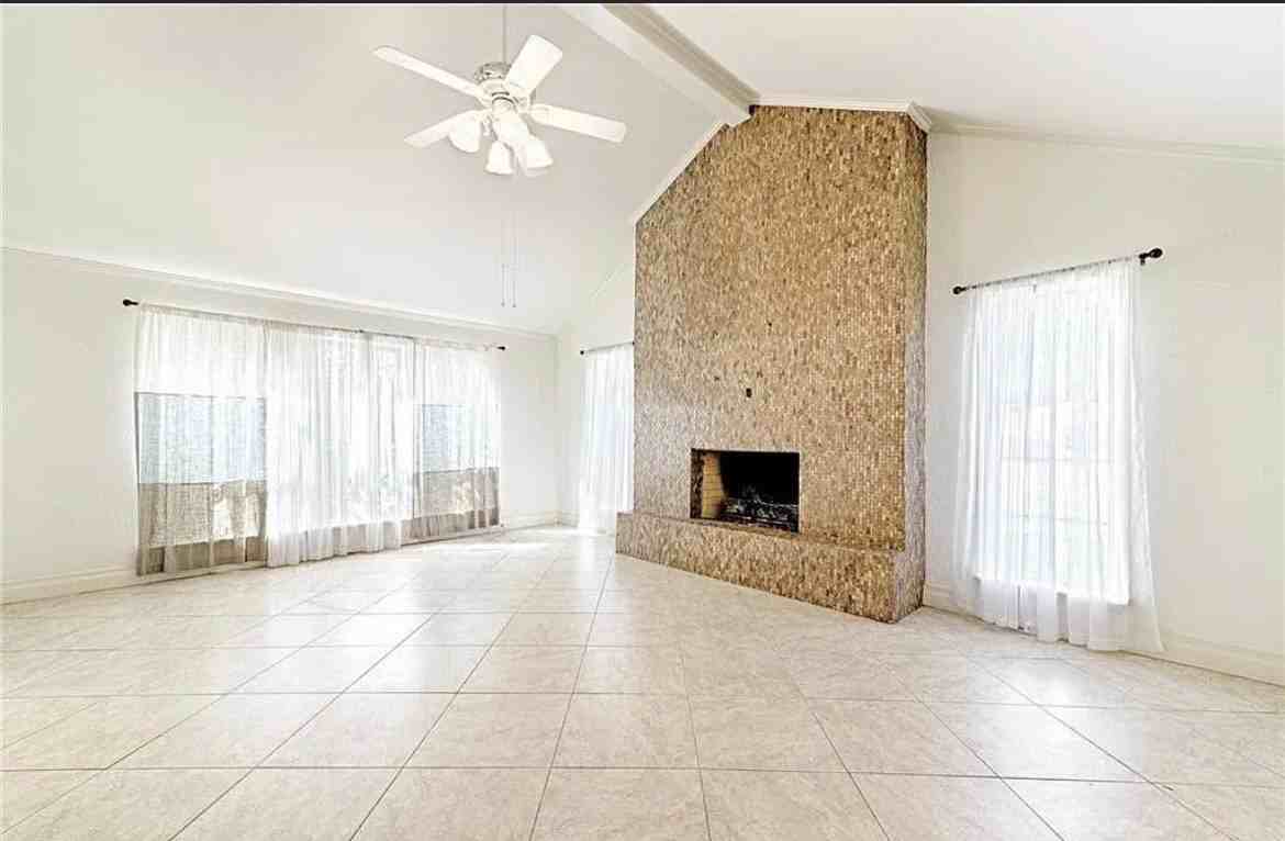 2601 Country Pl - Photo 2 of 32