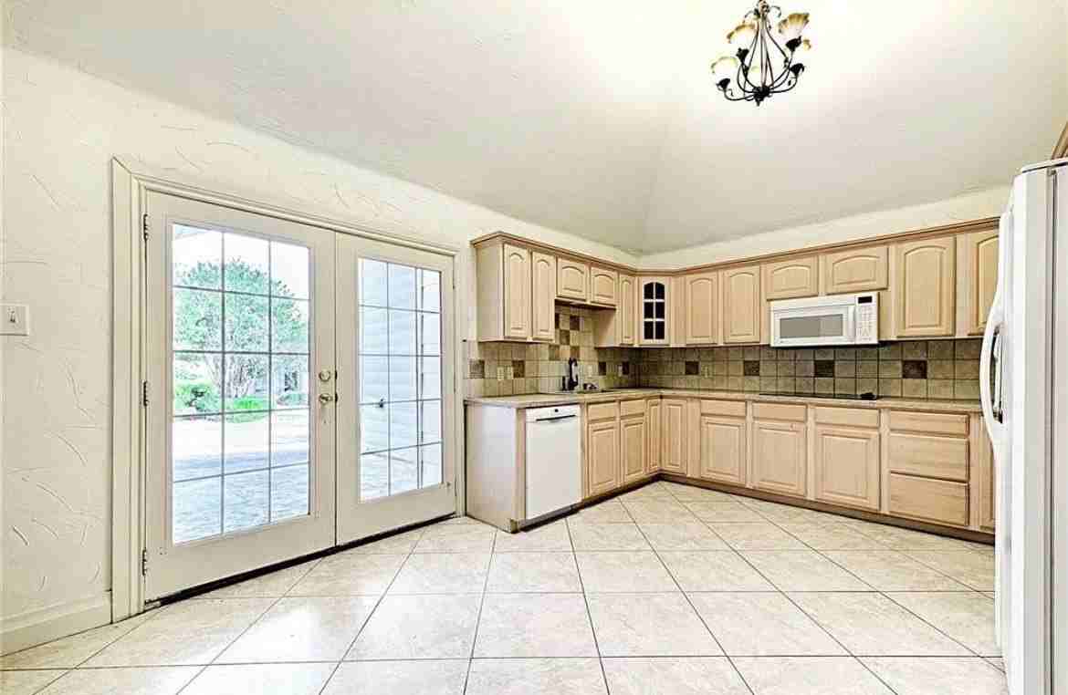 2601 Country Pl - Photo 4 of 32