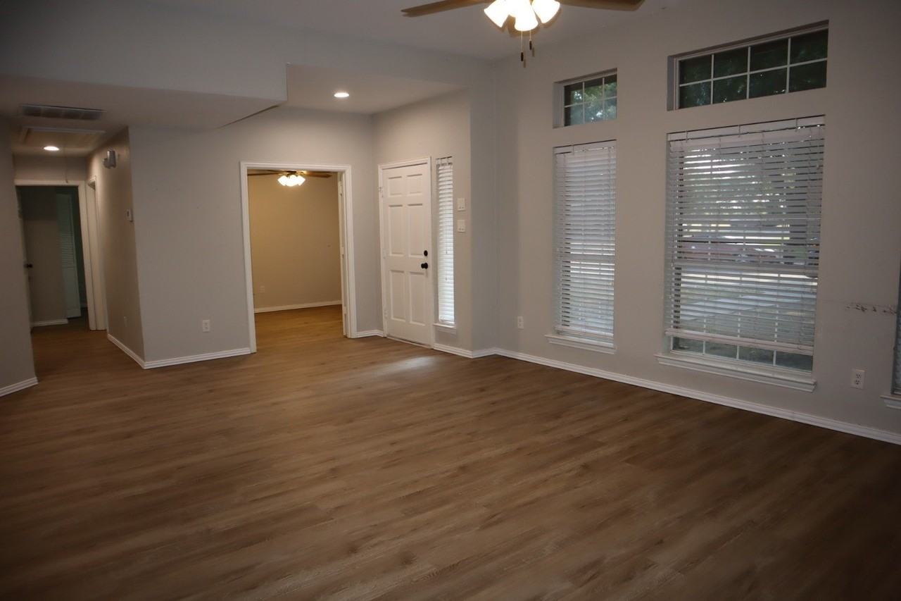 1512 River Hill Dr - Photo 3 of 15
