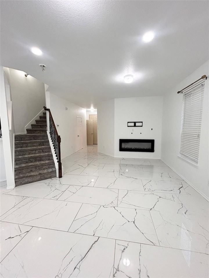 2221 Juarez Dr - Photo 3 of 19