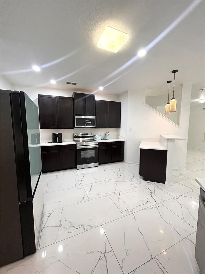 2221 Juarez Dr - Photo 5 of 19