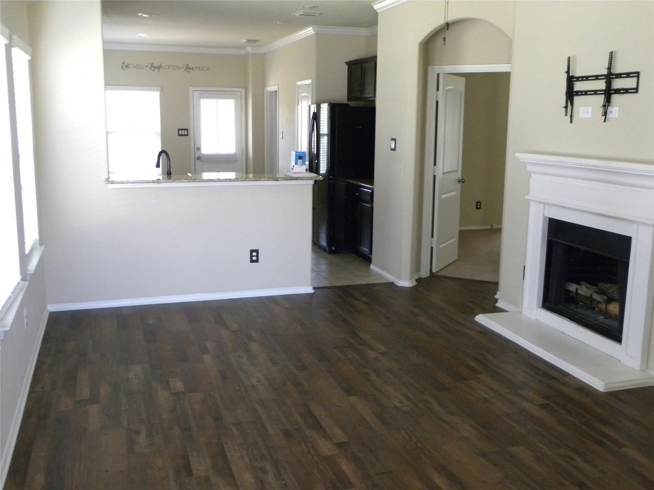 9228 Stewart St - Photo 2 of 14