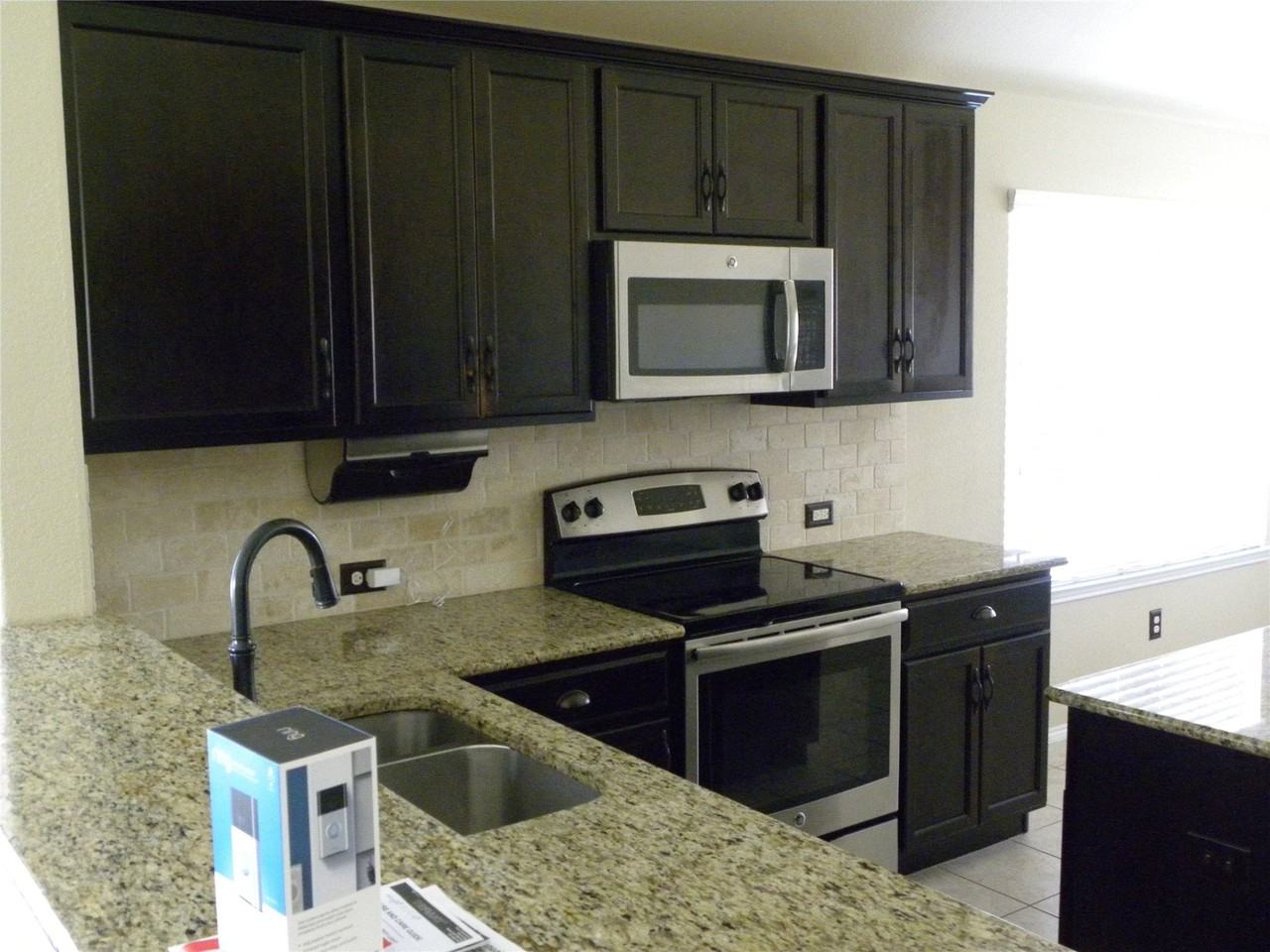 9228 Stewart St - Photo 3 of 14