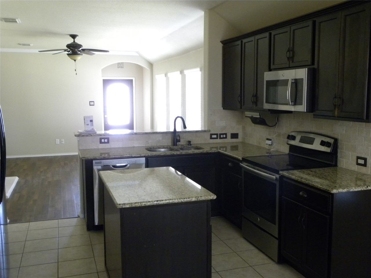 9228 Stewart St - Photo 5 of 14