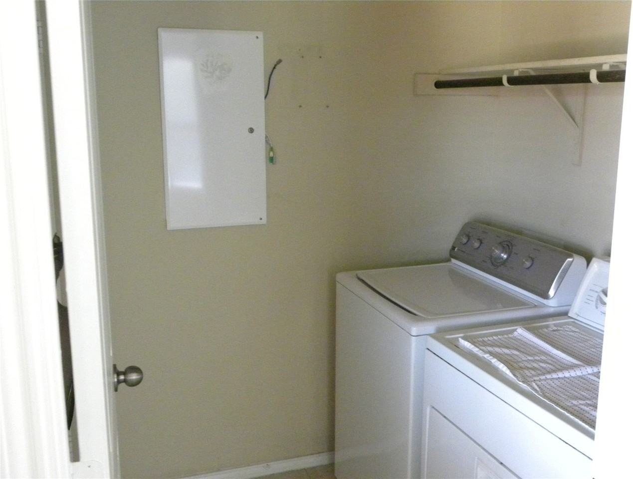 9228 Stewart St - Photo 6 of 14