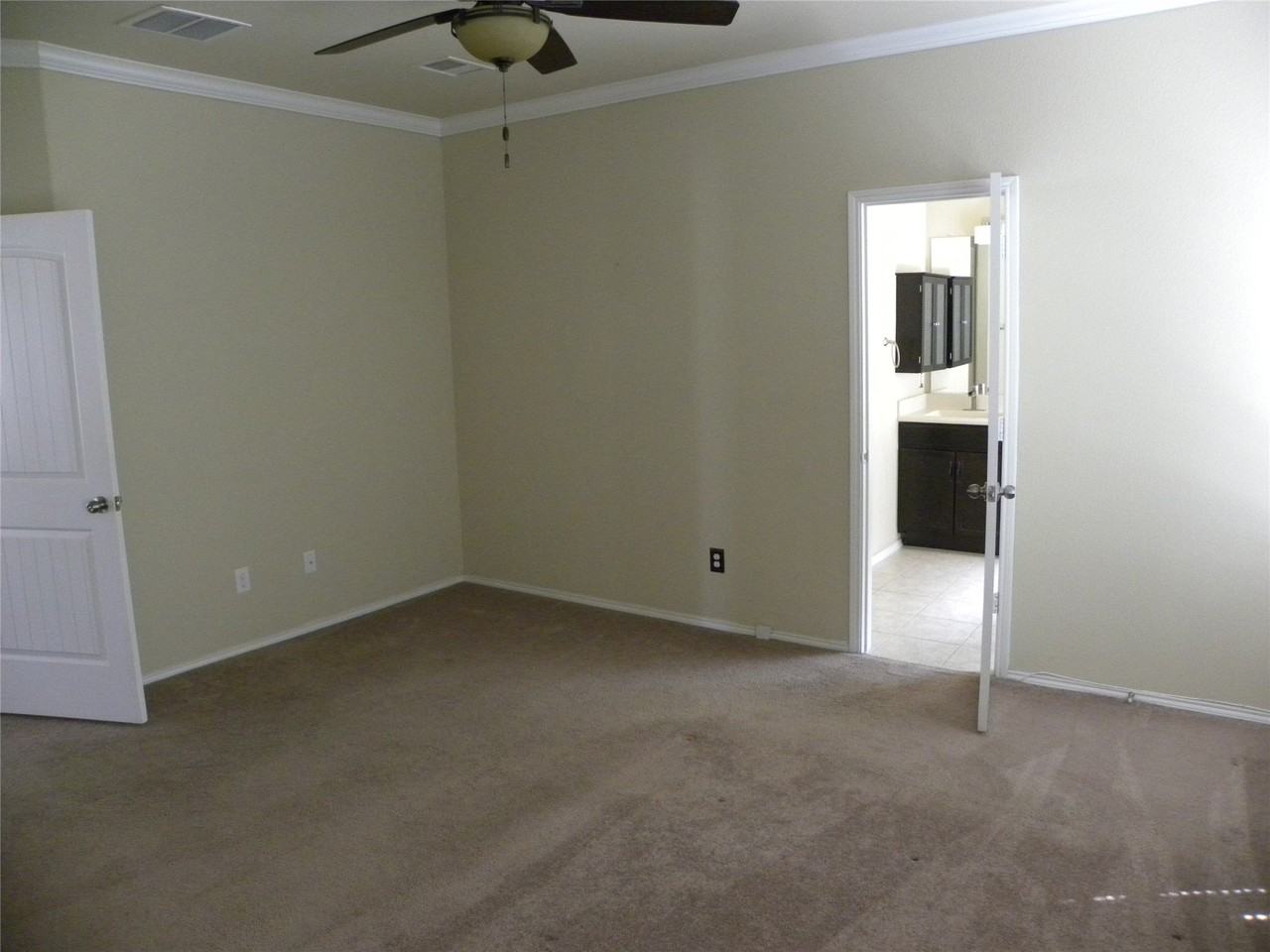 9228 Stewart St - Photo 7 of 14