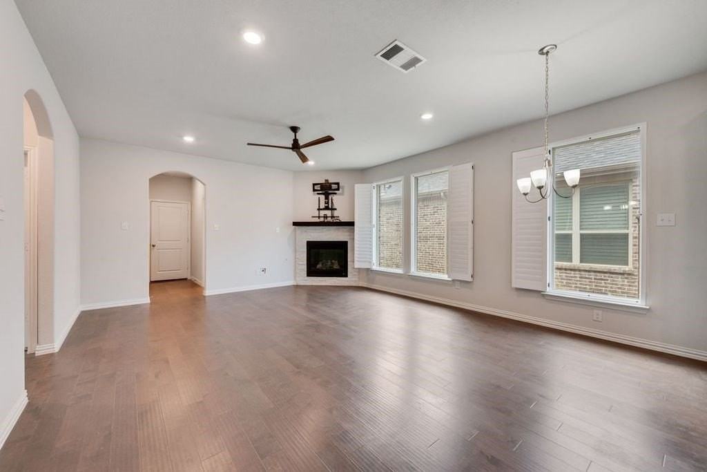 2037 Miramar Dr - Photo 6 of 29