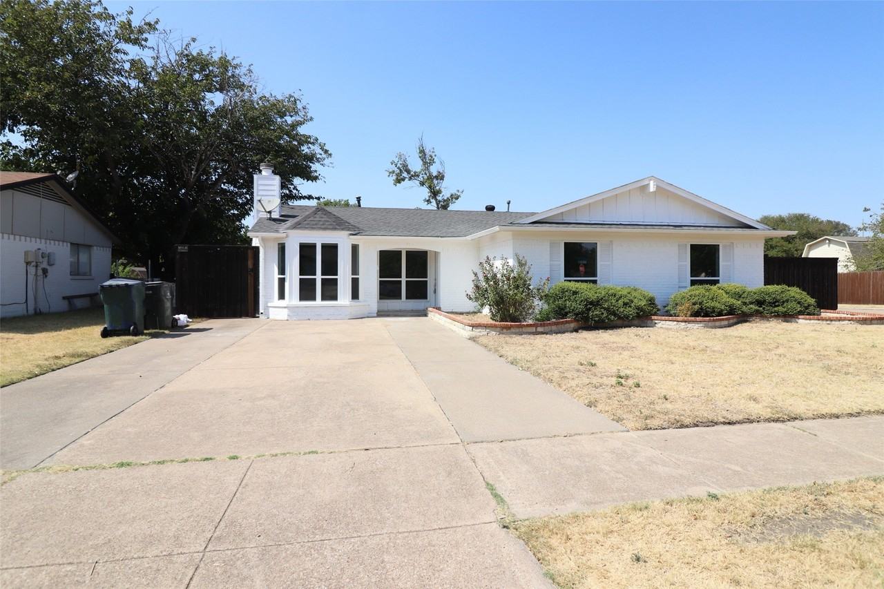 1701 Running River Rd - Photo 2 of 36