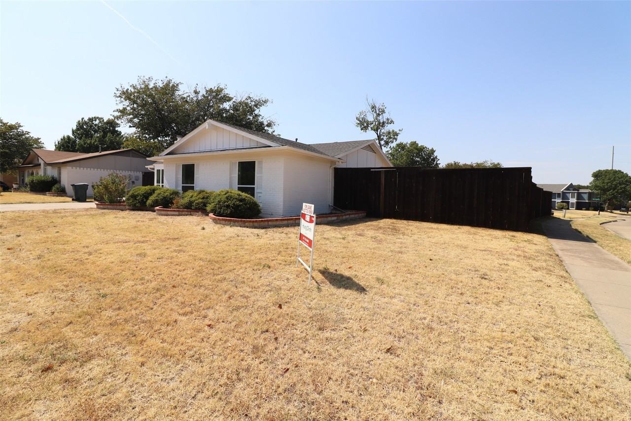 1701 Running River Rd - Photo 3 of 36